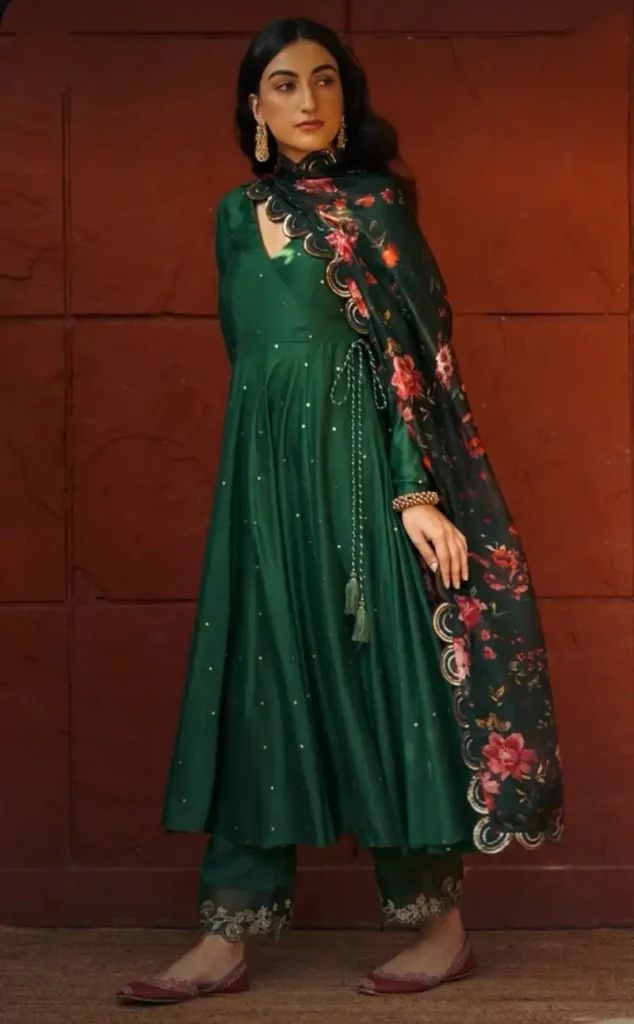 IMG_20231105_160032-1699180406501-634x1024 বলিউড কুইন পরিনীতি চোপড়ার মতো সুন্দর লং কুর্তি এবার দিওয়ালির ট্রেন্ডিং ড্রেস! দেখুন একবার: Diwali Trending Dresses 2023 In India