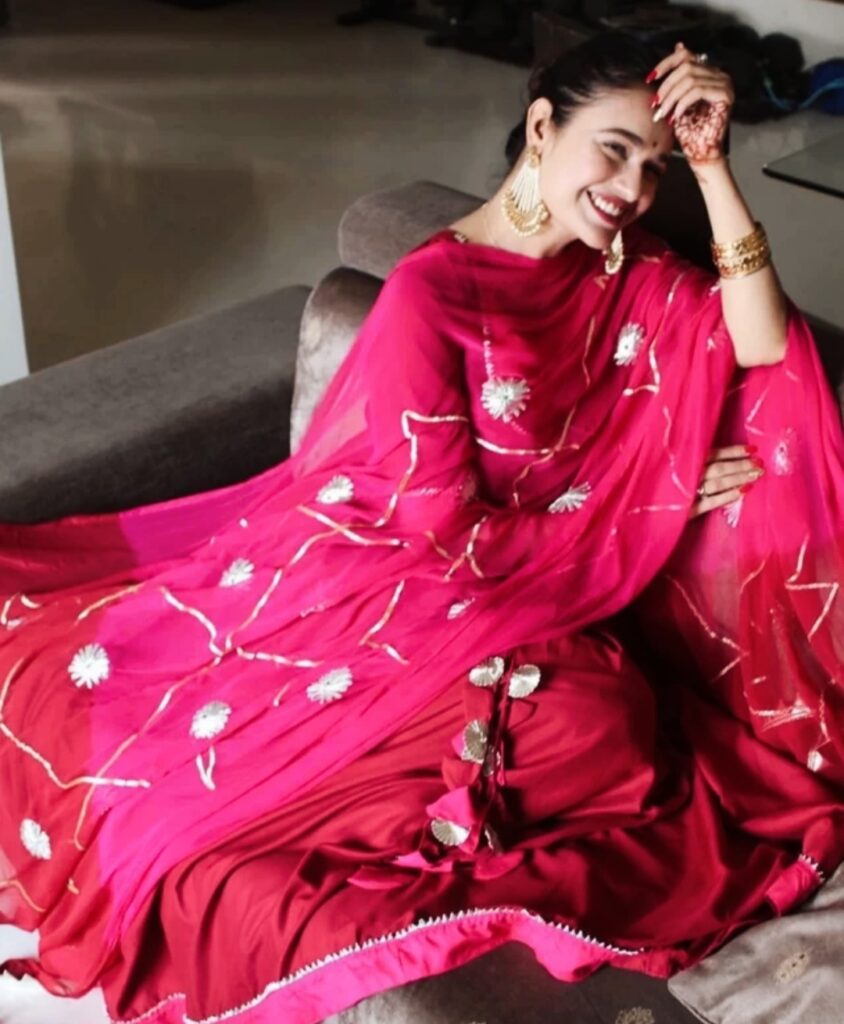 IMG_20231107_230523-844x1024 দীপাবলীর দিন কীভাবে সাজবেন, কি পোষাক পড়বেন - Diwali Outfit For Women 2023