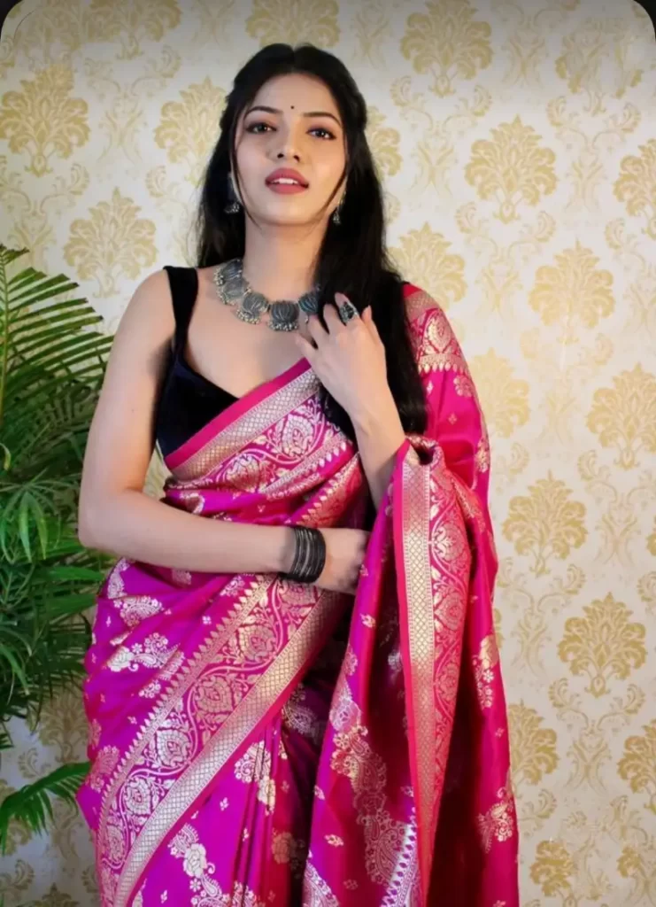 IMG_20231108_210450-1699457839548-741x1024 হাল্কা সাজেই সেজে উঠুন দীপাবলীর সেরা বিউটি কুইন - Diwali Trending Dress 2023